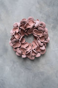 Bild in Galerie-Betrachter laden, Mandelschotenkranz 45 cm Altrosa | Türkranz Natur | Wandkranz Vintage Rosa | Landhaus Deko | Boho Deko | Ganzjahreskranz