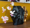 Bild in Galerie-Betrachter laden, Vase 30 cm in Gold oder Schwarz | Metall Vase | Dekovase | Blumenvase Wohnzimmer