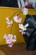 Bild in Galerie-Betrachter laden, Vase 30 cm in Gold oder Schwarz | Metall Vase | Dekovase | Blumenvase Wohnzimmer