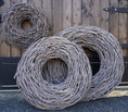 Bild in Galerie-Betrachter laden, Rustikale Lianen-Kränze – Handgefertigte Outdoor-Deko in Treibholz-Optik 48 cm, 65 cm oder 85 cm