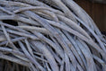 Bild in Galerie-Betrachter laden, Rustikale Lianen-Kränze – Handgefertigte Outdoor-Deko in Treibholz-Optik 48 cm, 65 cm oder 85 cm