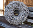 Bild in Galerie-Betrachter laden, Rustikale Lianen-Kränze – Handgefertigte Outdoor-Deko in Treibholz-Optik 48 cm, 65 cm oder 85 cm