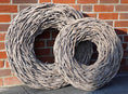 Bild in Galerie-Betrachter laden, Rustikale Lianen-Kränze – Handgefertigte Outdoor-Deko in Treibholz-Optik 48 cm, 65 cm oder 85 cm