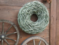 Bild in Galerie-Betrachter laden, Rustikale Lianen-Kränze Grün – Handgefertigte Outdoor-Deko in Treibholz-Optik 48 cm, 65 cm oder 85 cm