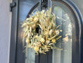 Bild in Galerie-Betrachter laden, Trockenblumen-Kranz 28 cm Türkranz mit Eukalyptus
