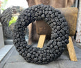 Bild in Galerie-Betrachter laden, Türkranz Wandkranz Kranz schwarz 55 cm Durchmesser, Praktische Aufhängung