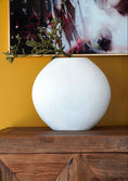 Bild in Galerie-Betrachter laden, Metallvase 35.50x7x33 Vase | Metall Vase | Dekovase | Blumenvase Créme