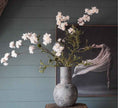Bild in Galerie-Betrachter laden, künstlicher Blütenzweig 99 cm Kirschblüte, Apfelblüte, Pflaumenblüte dekorativer Pflanzenstiel, minimalistischer Stil, künstliche Pflanze