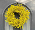 Bild in Galerie-Betrachter laden, Lavendel Kranz in gelb, für Tür und Wand ca. 40 cm Durchmesser