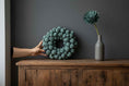 Bild in Galerie-Betrachter laden, Zuckerschotenkranz 30 cm – Boho Wandkranz aus Trockenblumen | Handgefertigt | Naturdeko