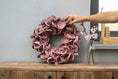 Bild in Galerie-Betrachter laden, Mandelschotenkranz 45 cm Altrosa | Türkranz Natur | Wandkranz Vintage Rosa | Landhaus Deko | Boho Deko | Ganzjahreskranz - Kranzshop
