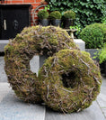 Bild in Galerie-Betrachter laden, Rustikaler Mooskranz Outdoor-Kranz Moss Bonsai, 60 cm Durchmesser Kranzshop