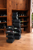 Bild in Galerie-Betrachter laden, Elegantes Weinregal aus schwarzem Holz: Wand- oder freistehende Aufbewahrung für 6-12 Flaschen (50-100cm Höhe)