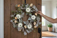 Bild in Galerie-Betrachter laden, Herbstkranz künstlich – Türkranz Outdoor – 55 cm – mit Kürbis & Calla – formbar – wetterfest – herbstliche Haustürdeko – Deko Herbst