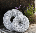 Bild in Galerie-Betrachter laden, XXL 85 cm Lianen-Kranz in weiß – Handgefertigte Outdoor-Deko in Treibholz-Optik