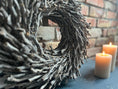 Bild in Galerie-Betrachter laden, Türkranz Wandkranz 40 oder 50 cm Durchmesser Kranz weiß gekalkt grau