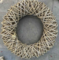 Bild in Galerie-Betrachter laden, XXL Großer Rattan-Kranz 100 cm – Naturdeko Türkranz – Handgefertigt – Boho Wandkranz – Kranz aus Rattan für Innen & Außen
