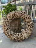 Bild in Galerie-Betrachter laden, Großer Rattan-Kranz 60 cm oder 80 cm – Naturdeko Türkranz – Handgefertigt – Boho Wandkranz – Kranz aus Rattan für Innen & Außen