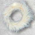 Bild in Galerie-Betrachter laden, Pampasgras Kranz 60 cm – Boho Türkranz auf Metallring – Fluffiger Trockenblumenkranz in Creme XXL – Wanddeko Natur – Handgemacht