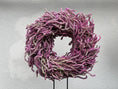 Bild in Galerie-Betrachter laden, Limonium Kranz 40 cm – Handgemachter Trockenblumenkranz in Violett | Naturkranz für Wand, Tür & Tisch | Dekokranz aus Statice