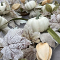 Bild in Galerie-Betrachter laden, Herbstkranz künstlich – Türkranz Outdoor – 55 cm – mit Kürbis & Calla – formbar – wetterfest – herbstliche Haustürdeko – Deko Herbst