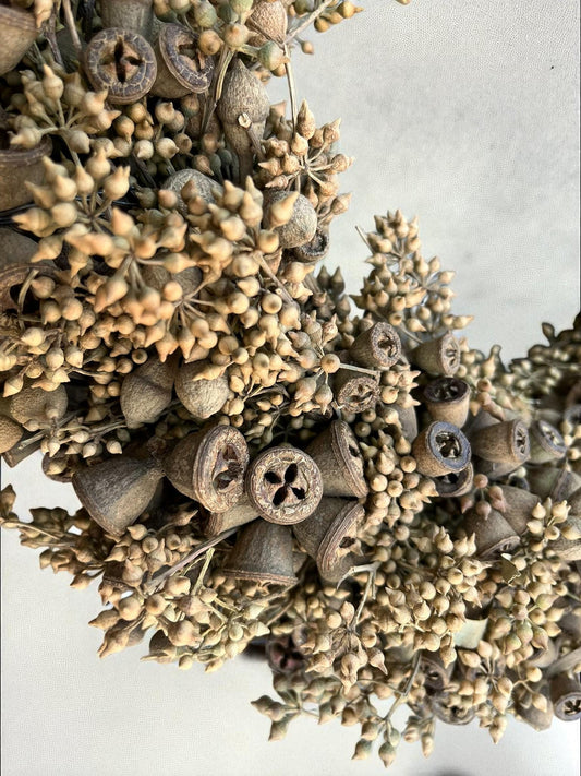 Naturkranz aus Eukalyptusfrüchten – handgebunden, rustikal & zeitlos