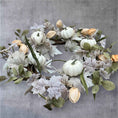 Bild in Galerie-Betrachter laden, Herbstkranz künstlich – Türkranz Outdoor – 55 cm – mit Kürbis & Calla – formbar – wetterfest – herbstliche Haustürdeko – Deko Herbst
