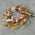 Bild in Galerie-Betrachter laden, Herbstlicher Kunstkranz 55 cm – wetterfest, biegsam – Herbst Deko für Tür Wand Fenster – formbar & langlebig – Naturfarben