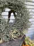 Bild in Galerie-Betrachter laden, Eleganter Wandkranz / Türkranz, Grün Asparagus-Kranz 40 cm Durchmesser