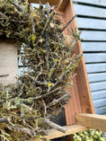 Bild in Galerie-Betrachter laden, Naturkranz aus Moos & Ästen – Handgefertigter Deko-Kranz (Ø 28 cm) | Türkranz, Herbstkranz, rustikale Naturdeko