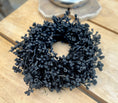 Bild in Galerie-Betrachter laden, Schwarzer Kranz aus Eukalyptus Samen 30 cm Durchmesser, Türkranz Wandkranz