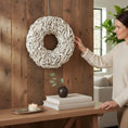 Bild in Galerie-Betrachter laden, Eleganter weißer Kokoskranz - Wanddekoration für Frühling, Ostern & Zuhause (40 und 55 cm) mit praktischem Aufhänger