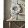 Bild in Galerie-Betrachter laden, Naturkranz aus Cocofrüchten | Wandkranz weiß 55 / 65 cm | Handgefertigter Türkranz rustikal | Boho Deko Vintage Landhausstil
