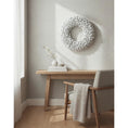 Bild in Galerie-Betrachter laden, Naturkranz aus Cocofrüchten | Wandkranz weiß 55 / 65 cm | Handgefertigter Türkranz rustikal | Boho Deko Vintage Landhausstil