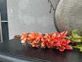 Bild in Galerie-Betrachter laden, Künstlicher Blütenzweig Orange-Rot 86 cm – Deko Zweig für Vase, Herbstdeko, Wohnzimmer & Tisch