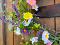 Bild in Galerie-Betrachter laden, Türkranz Frühling 50 cm bunt | Frühlingskranz künstlich | Sommerkranz Haustür | Blumenkranz Deko Tür | Wandkranz floral groß - Kranzshop
