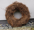 Bild in Galerie-Betrachter laden, Großer Reisigkranz 65 cm – Türkranz Outdoor Natur – Rustikaler Kranz für Haustür, Wand & Garten – XXL Naturkranz Zweigkranz