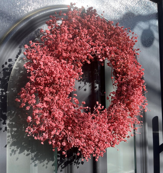 Zarter handgebundener Schleierkraut-Kranz in Koralle – 30 cm, ideal für moderne Wand- oder Türdeko im Boho-Stil