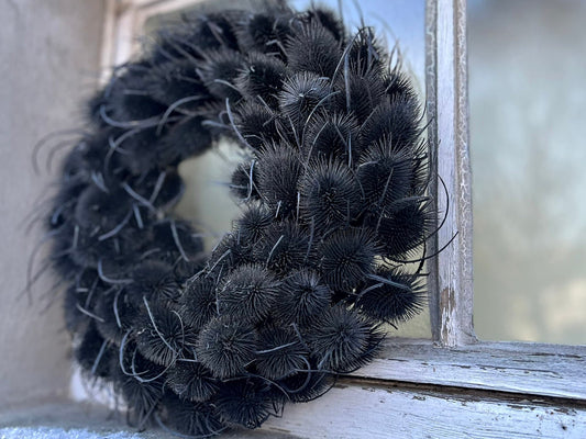 Shabby-schwarz Kranz / Türkranz / Wandkranz mit Diesteln 38 cm Durchmesser