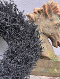 Bild in Galerie-Betrachter laden, Schwarzer Asparagus-Kranz – 28, 35, 45 und 60 cm | Handgemachter Naturkranz für moderne Wanddeko