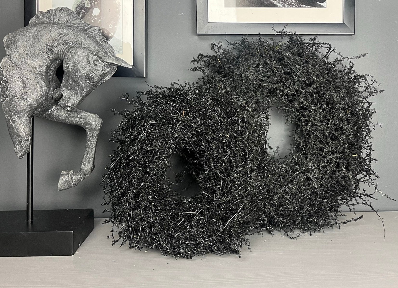 Schwarzer Asparagus-Kranz – 28, 35, 45 und 60 cm | Handgemachter Naturkranz für moderne Wanddeko