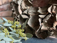 Bild in Galerie-Betrachter laden, Wandkranz Türkranz mit Großen 10 cm Blüten, 55 cm Durchmesser, Farbe Grün