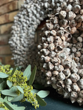 Bild in Galerie-Betrachter laden, Shabby-natur Kranz / Türkranz / Wandkranz mit Coco-Früchten 40/55 cm Durchmesser