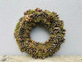 Bild in Galerie-Betrachter laden, Mooskranz mit Tannenzapfen für Tür und Wand 30 und/oder 40 cm Durchmesser
