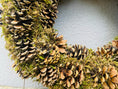 Bild in Galerie-Betrachter laden, Mooskranz mit Tannenzapfen für Tür und Wand 30 und/oder 40 cm Durchmesser