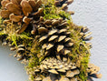 Bild in Galerie-Betrachter laden, Mooskranz mit Tannenzapfen für Tür und Wand 30 und/oder 40 cm Durchmesser