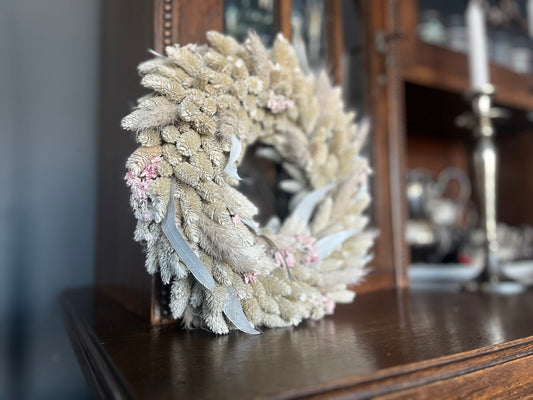 Shabby-weißer Kranz, 28 cm Durchmesser, Weiß rosa Blüten Frühlingskranz