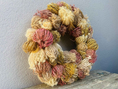 Bild in Galerie-Betrachter laden, Natürlicher Trockenblumenkranz mit Blüten 38 cm Durchmesser, Kranz Türkranz Wandkranz