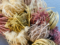 Bild in Galerie-Betrachter laden, Natürlicher Trockenblumenkranz mit Blüten 38 cm Durchmesser, Kranz Türkranz Wandkranz