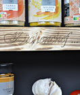 Bild in Galerie-Betrachter laden, Personalisiertes Gewürzregal Holz Regal geflammt - Ca. 10 Cm tief / Breite 40 - 80 cm , Küchenregal 3 Regalboden / Ablagen - NordsHunger